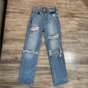 Hollister  Ultra High-Rise Vintage Straight Stretch jeans in size W23 L27
